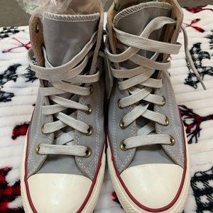 Women’s Convese hi tops